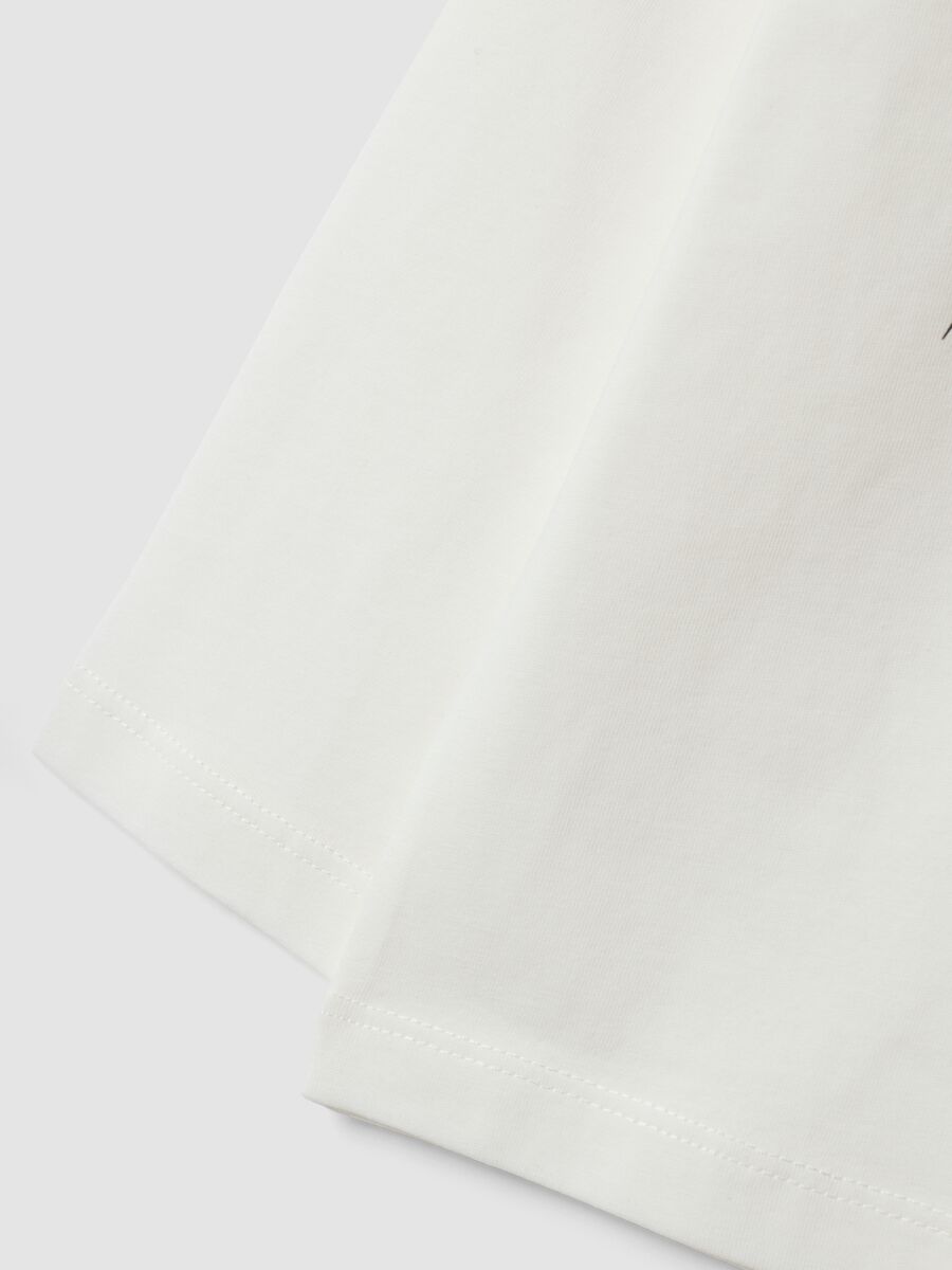 White pure cotton T-shirt with tiger print, oversized fit for boys_3