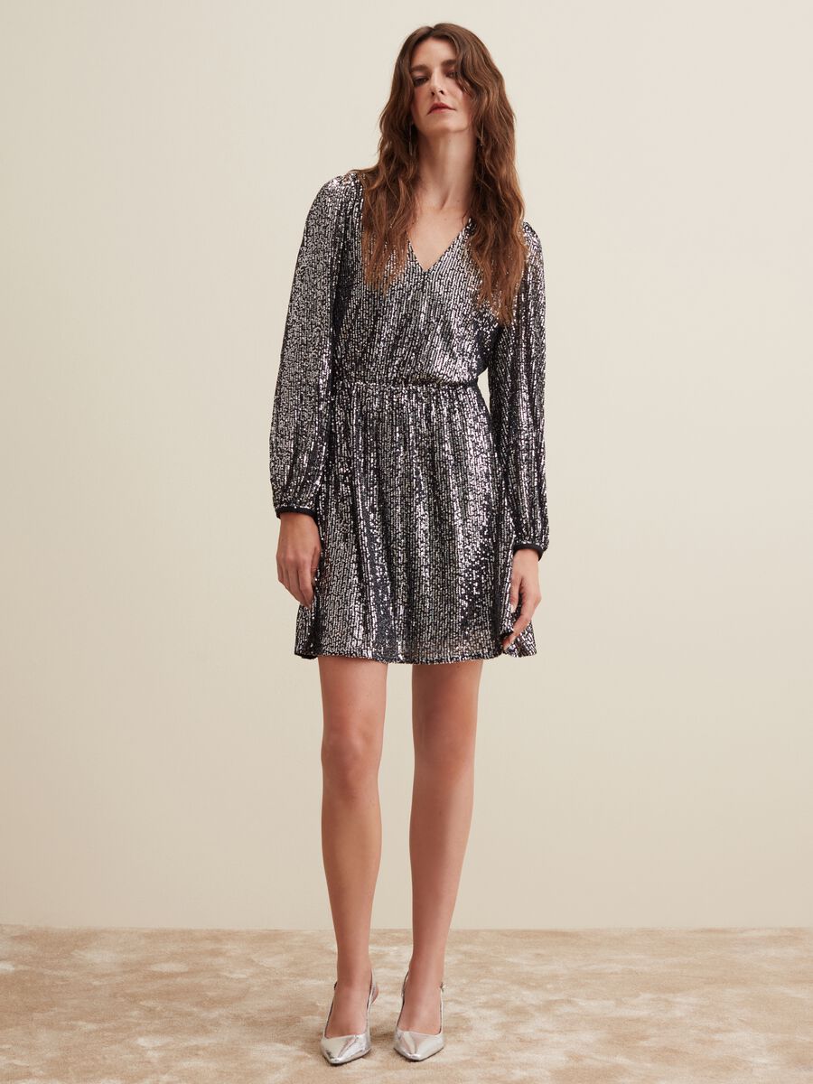 Abito corto con paillettes all-over_0