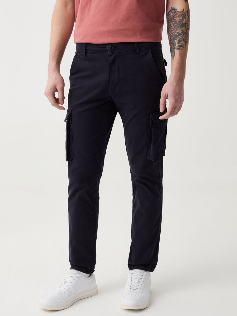 Slim-fit cargo trousers in stretch twill_2
