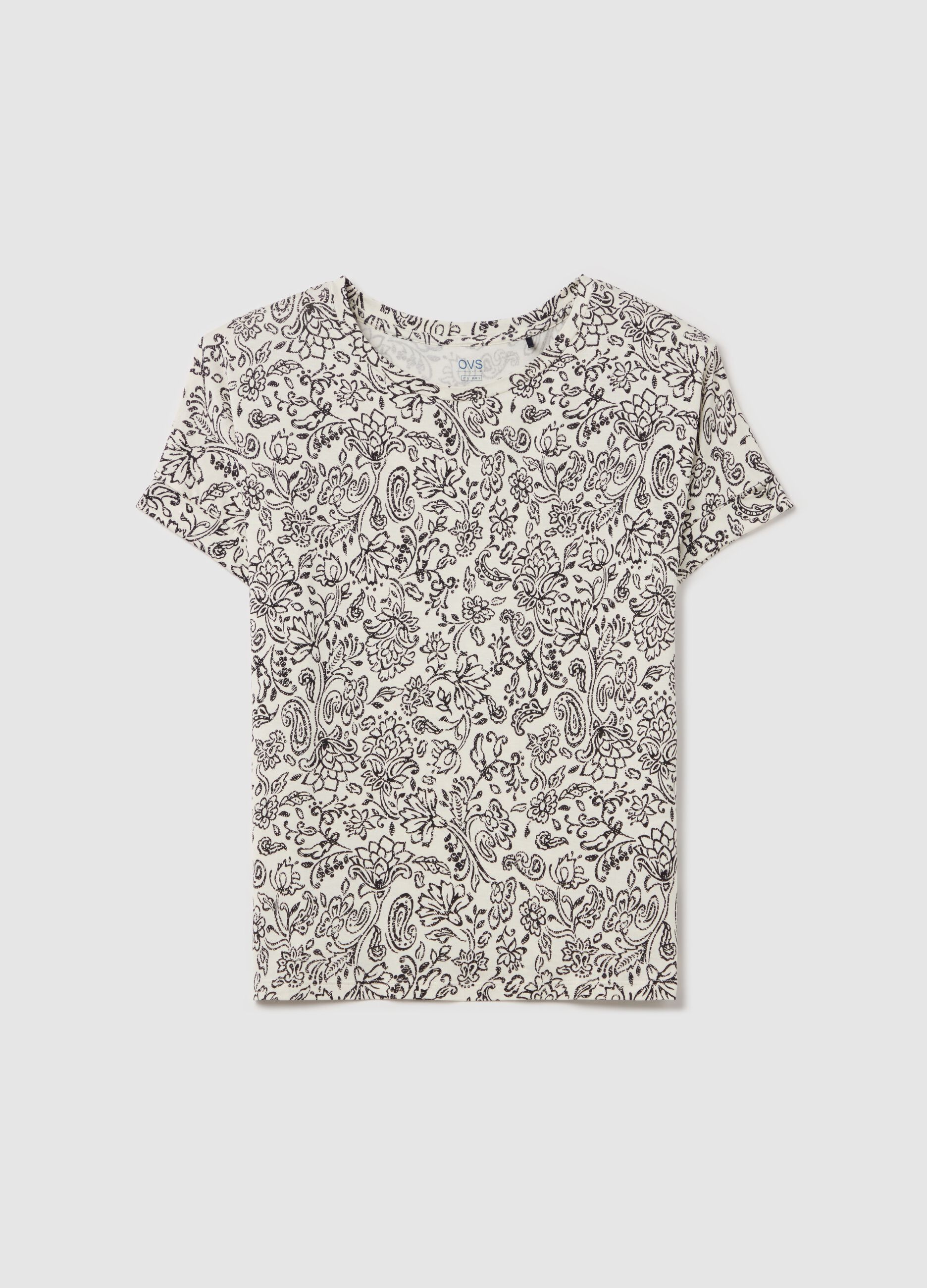 T-shirt with short sleeves and floral print