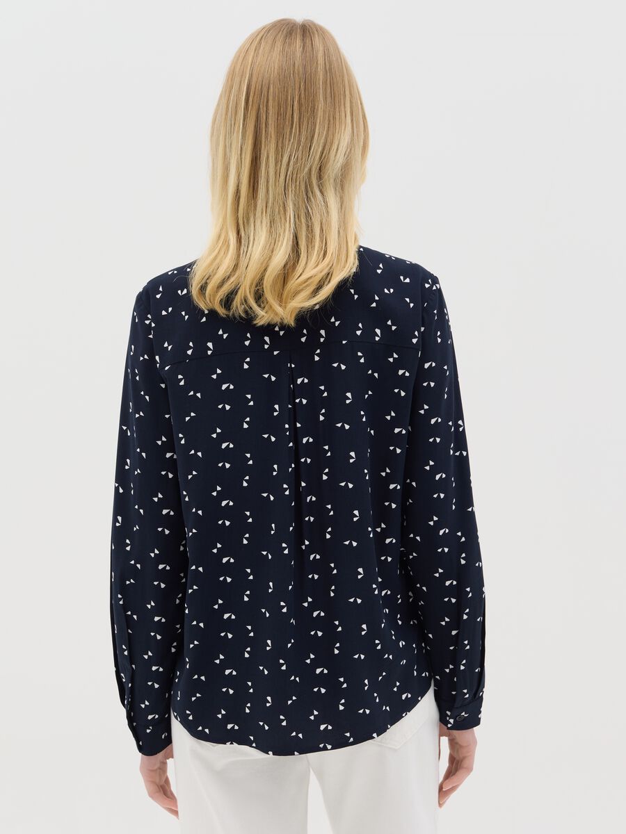 Blue shirt in viscose with micro print_3