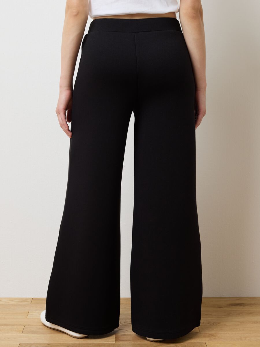 Pantaloni neri a palazzo_2