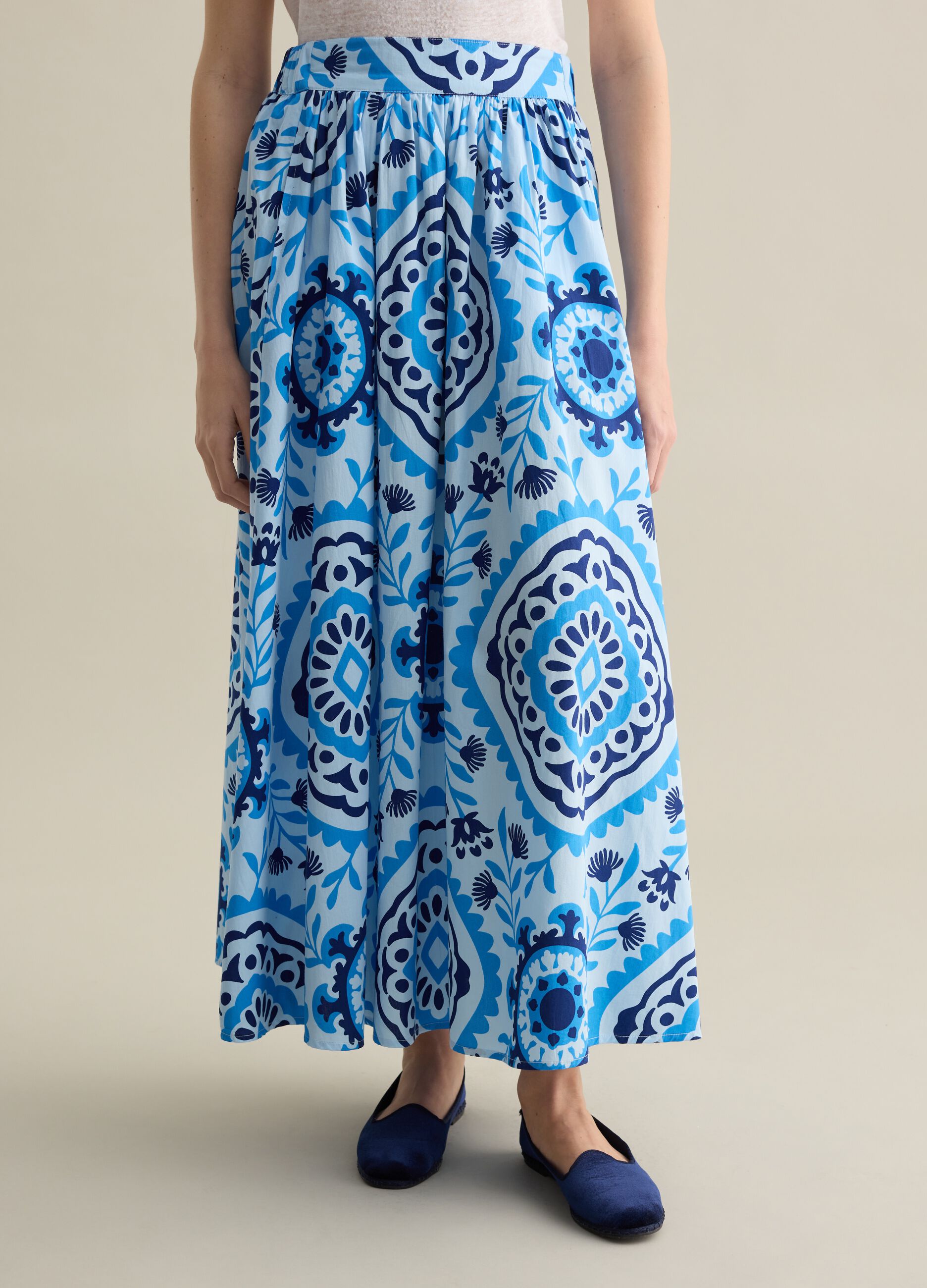 Long skirt with ethnic motif