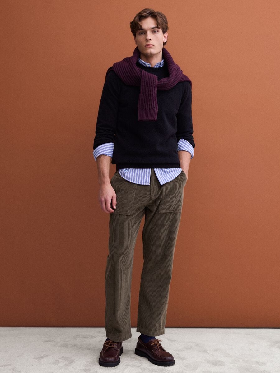 Pullover nero in pura lana a girocollo regular fit_2