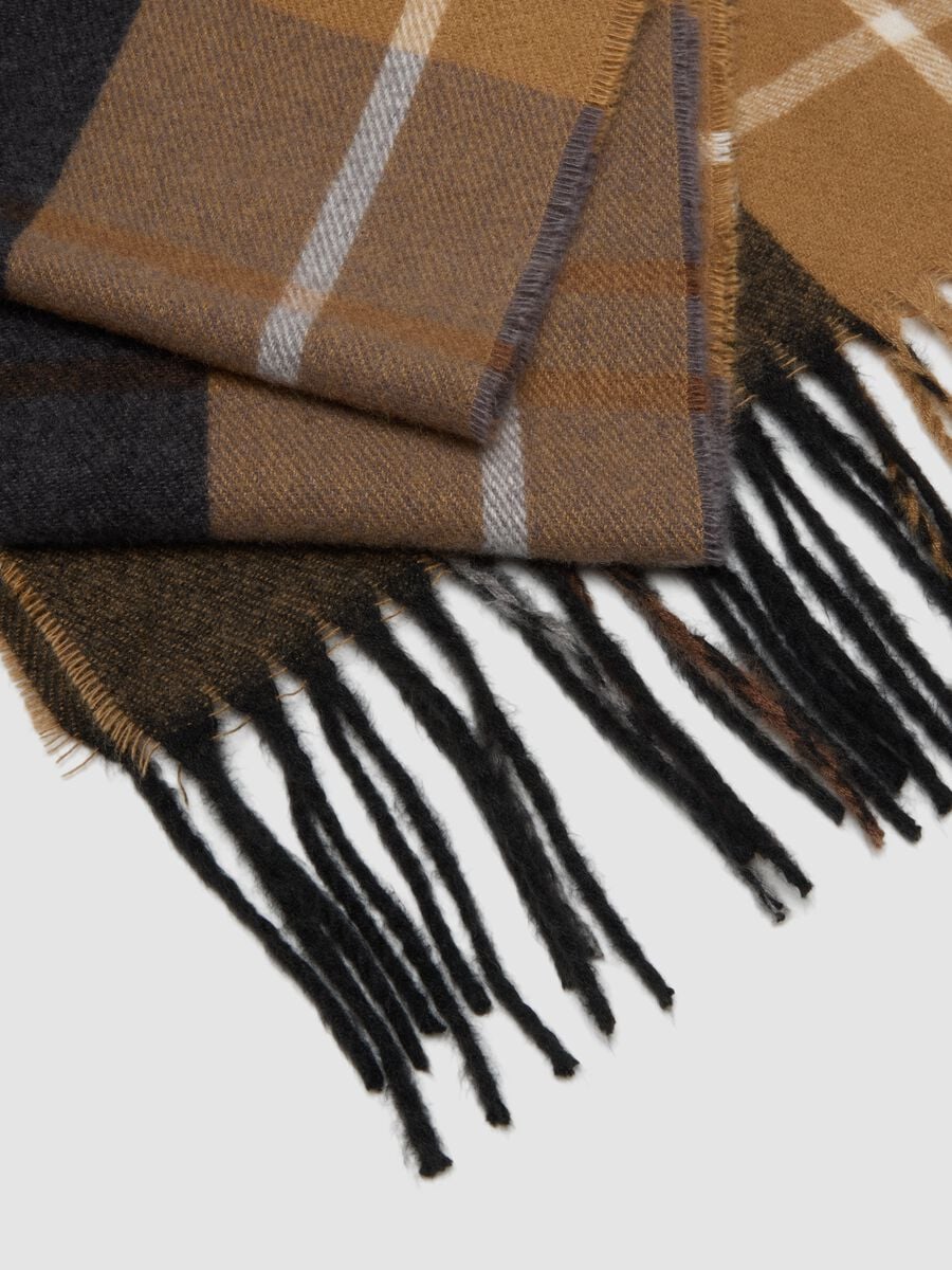 Brown checked scarf with fringes_2
