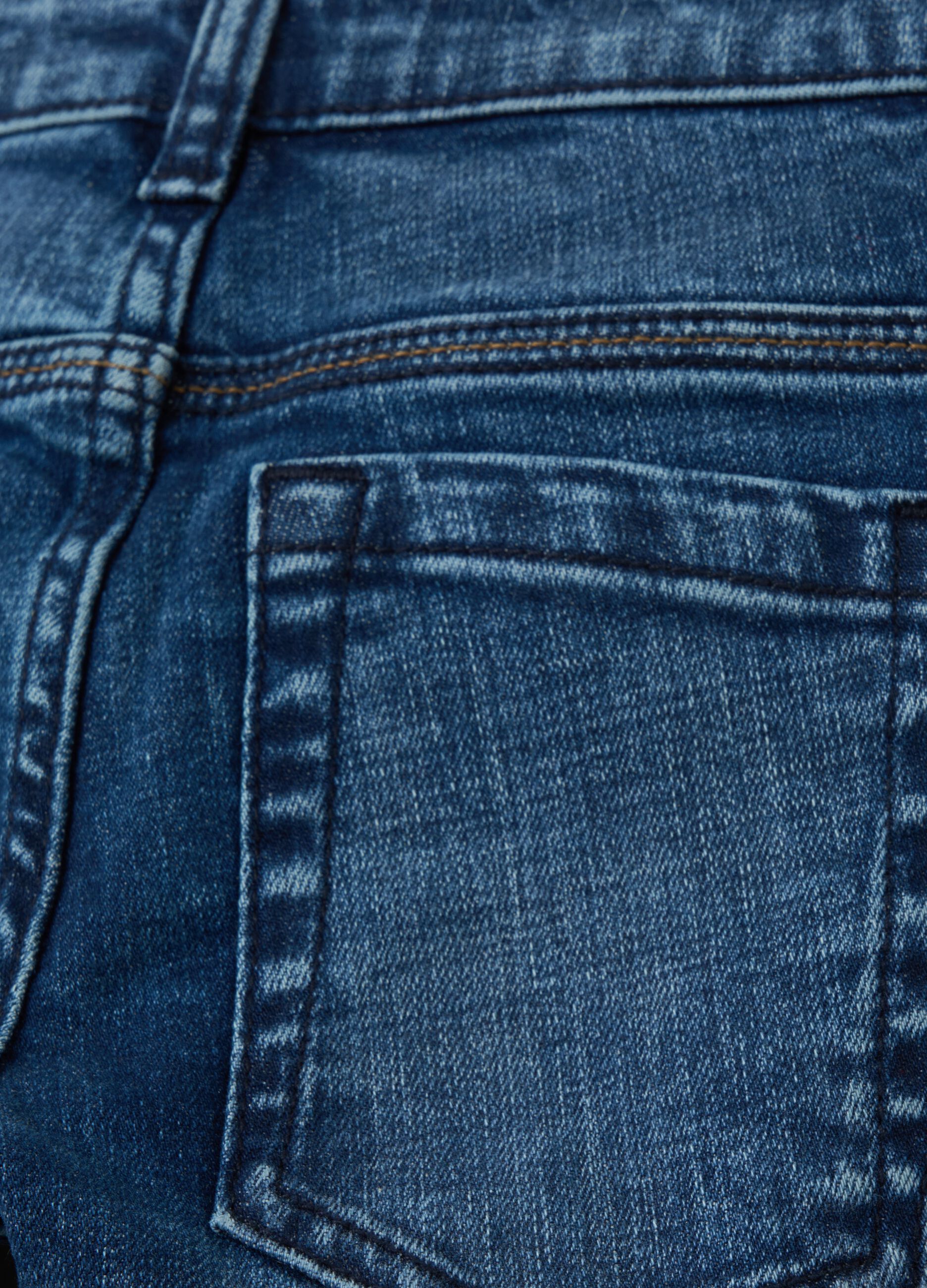 Slim-fit jeans with five pockets