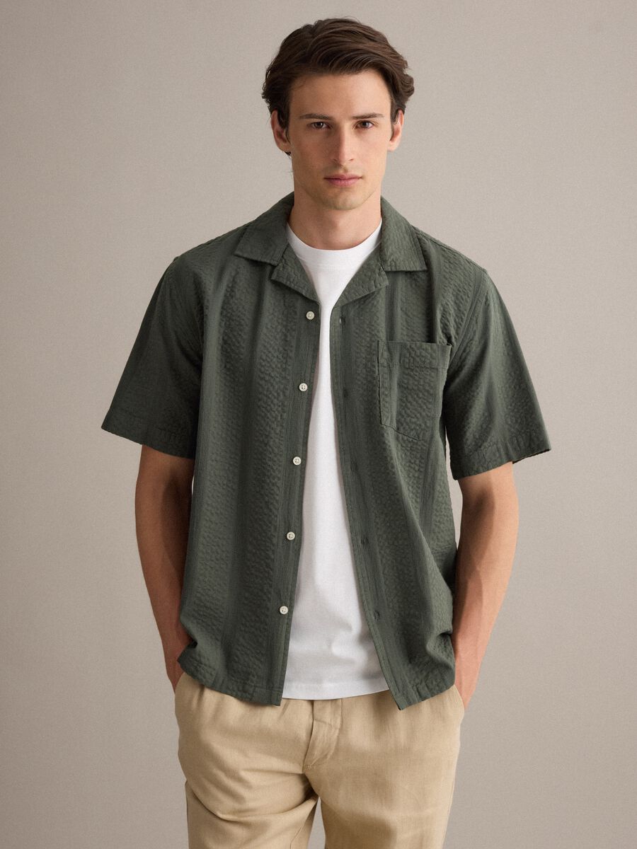 Camicia verde a maniche corte in puro cotone organico con collo bowling regular fit_0