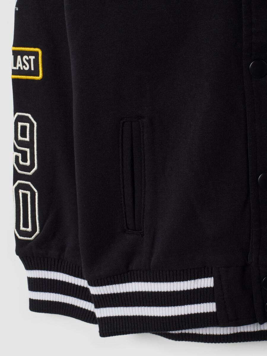 Felpa nera in puro cotone stile college con logo regular fit per bambino_3