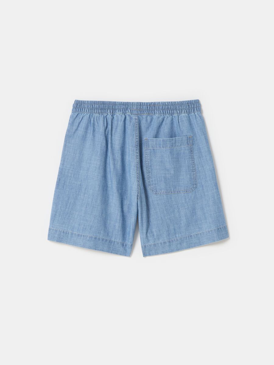 Shorts in denim fluido con tasche_4