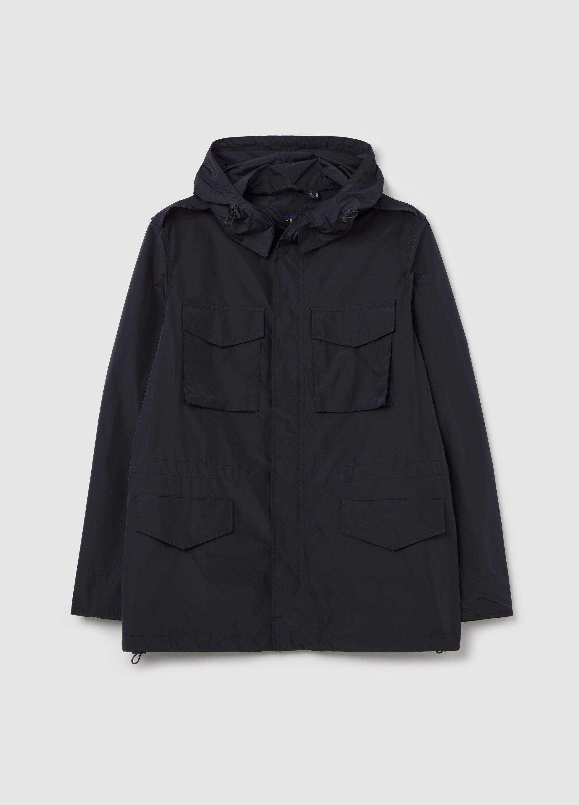 Short jacket with hood and pockets