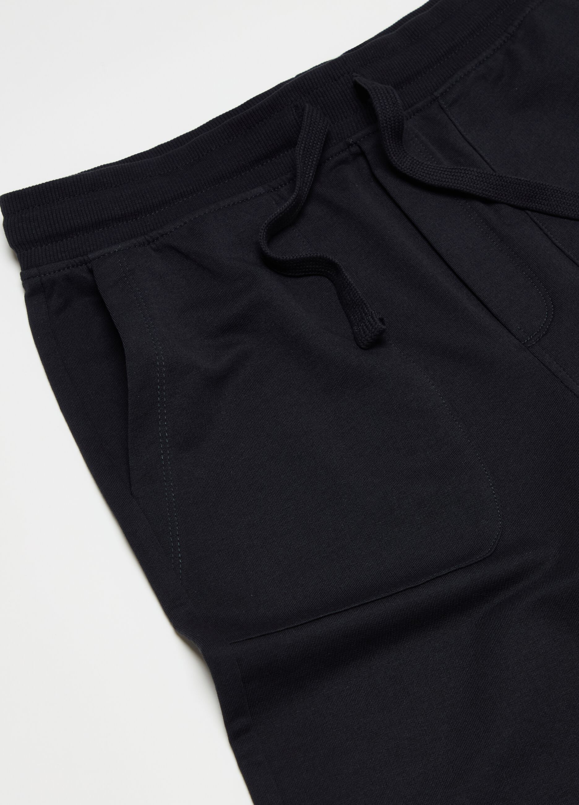 Solid colour shorts in French terry