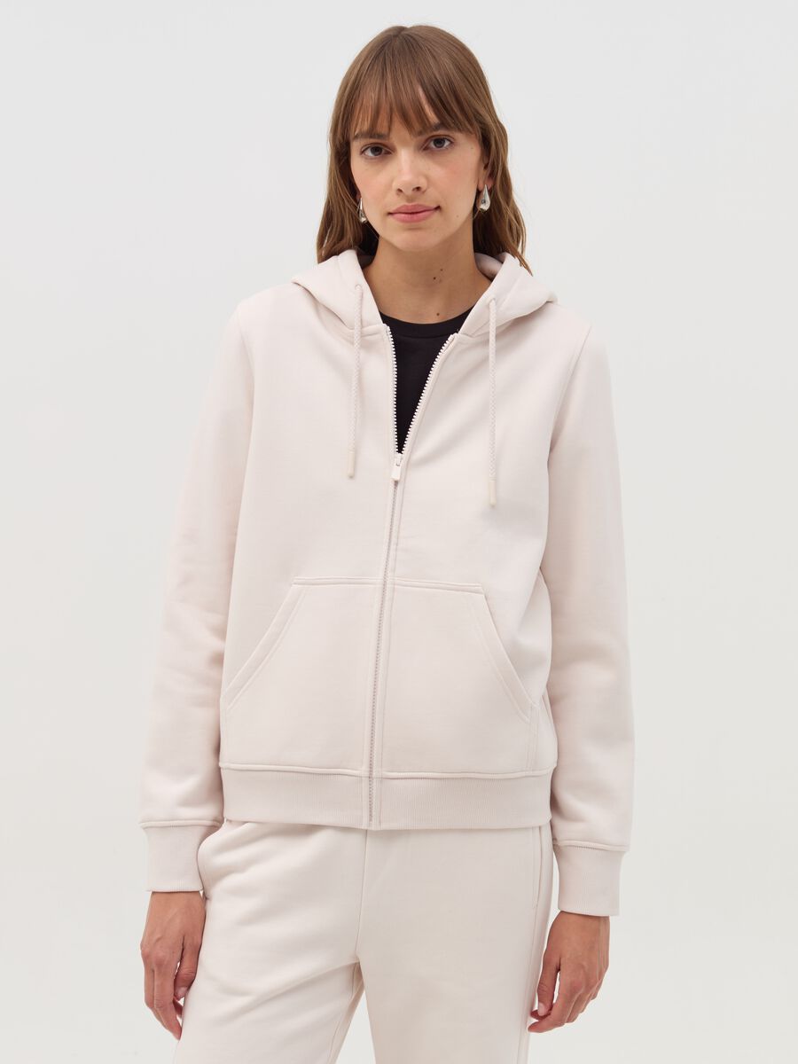Essential sweatshirt with hood_0