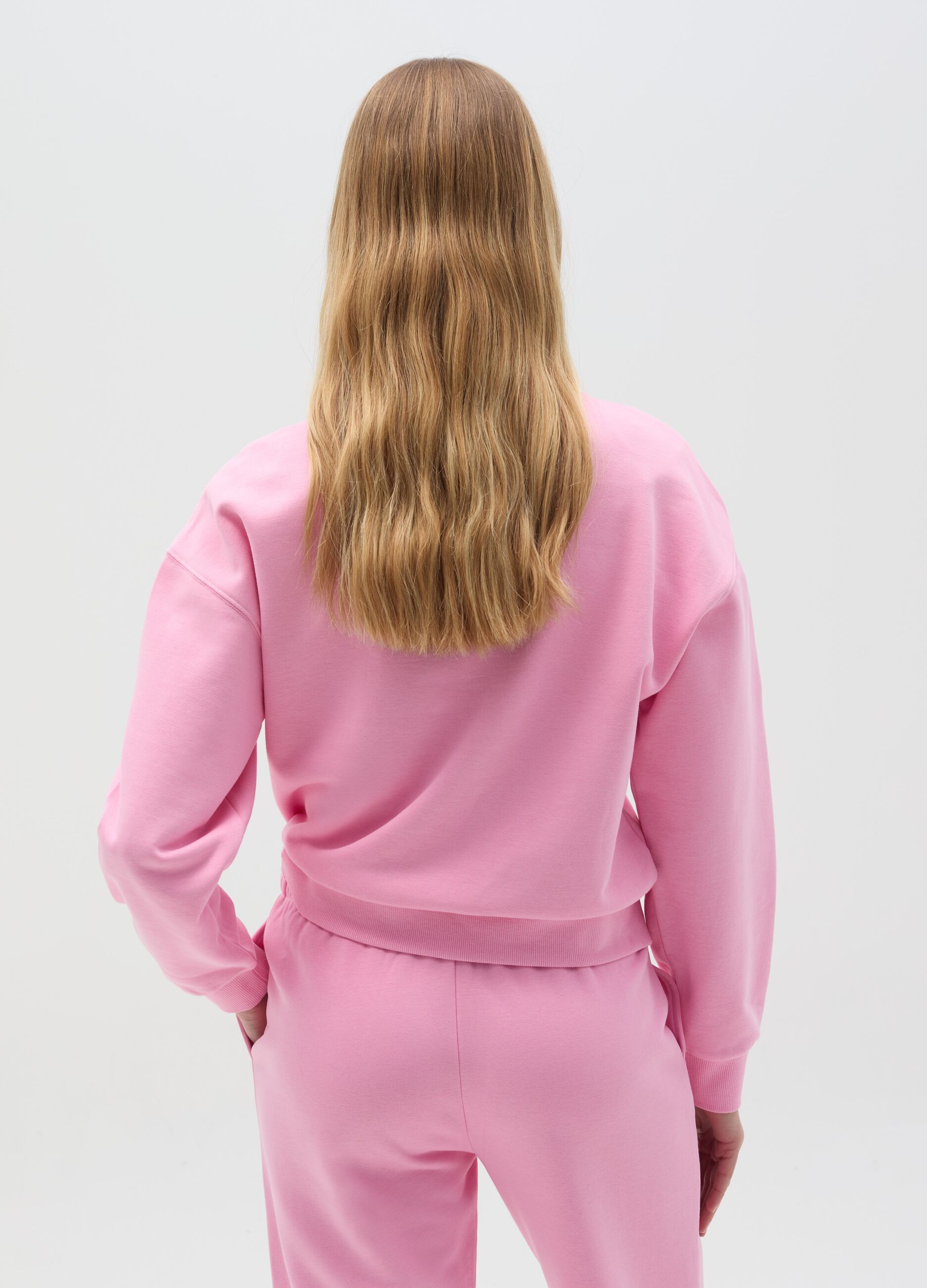 Essential sweatshirt with round neck