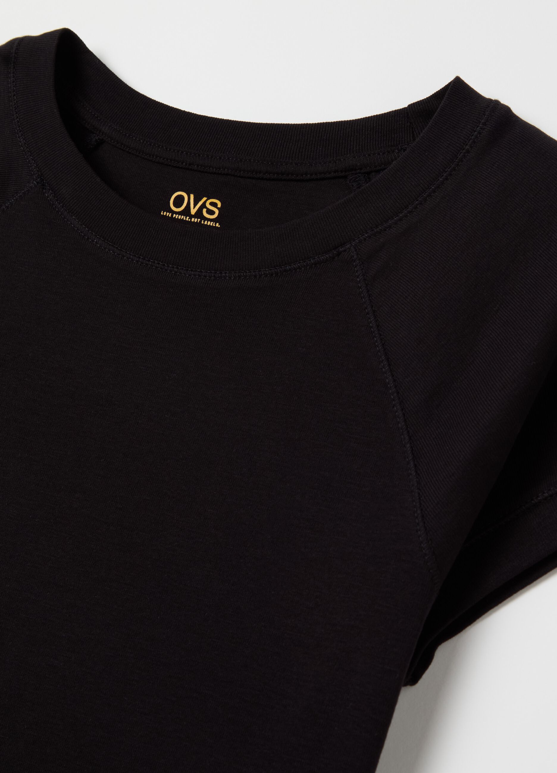 T-shirt con maniche raglan