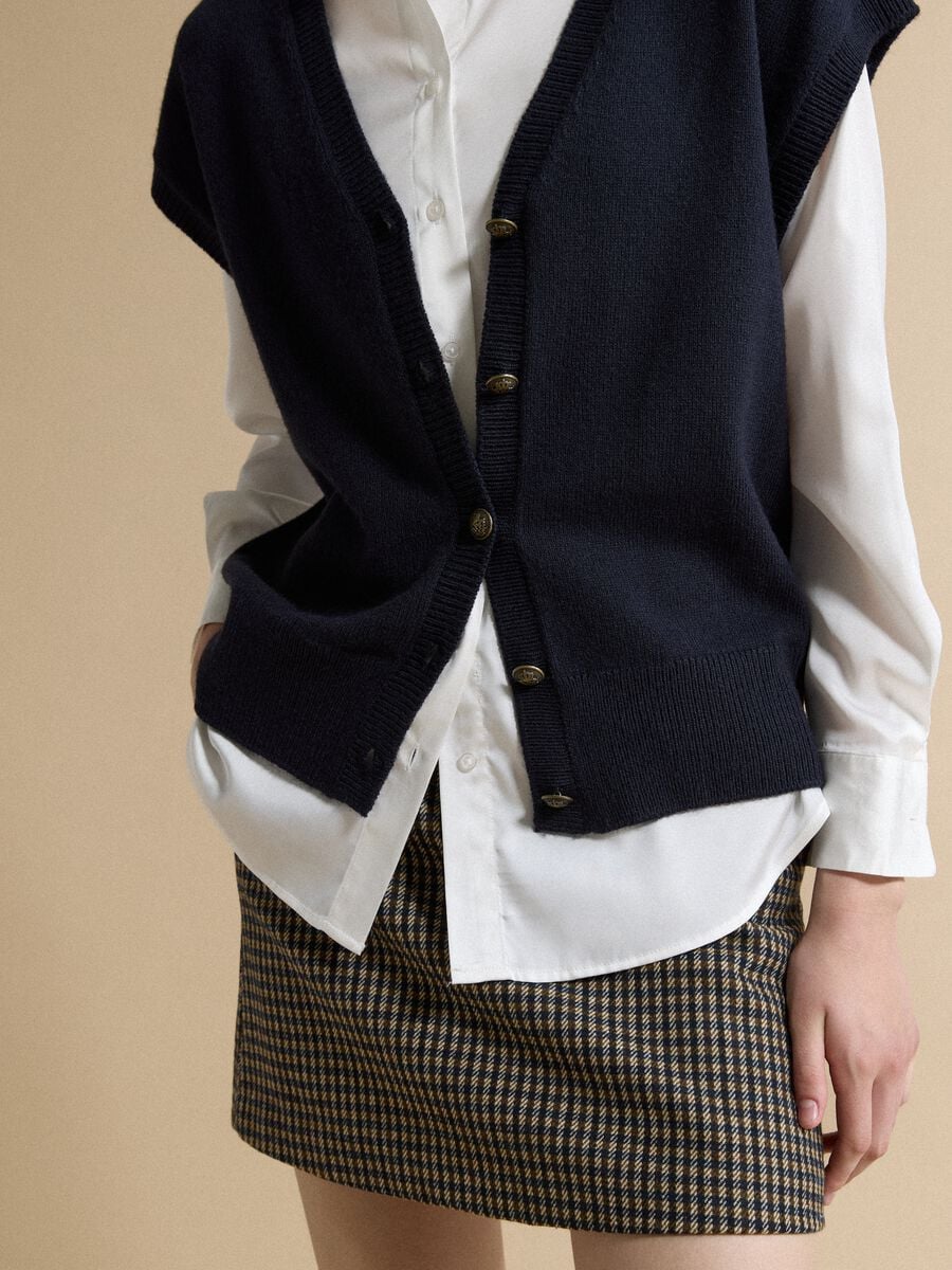 Blue deep V-neck oversized button-up gilet_2