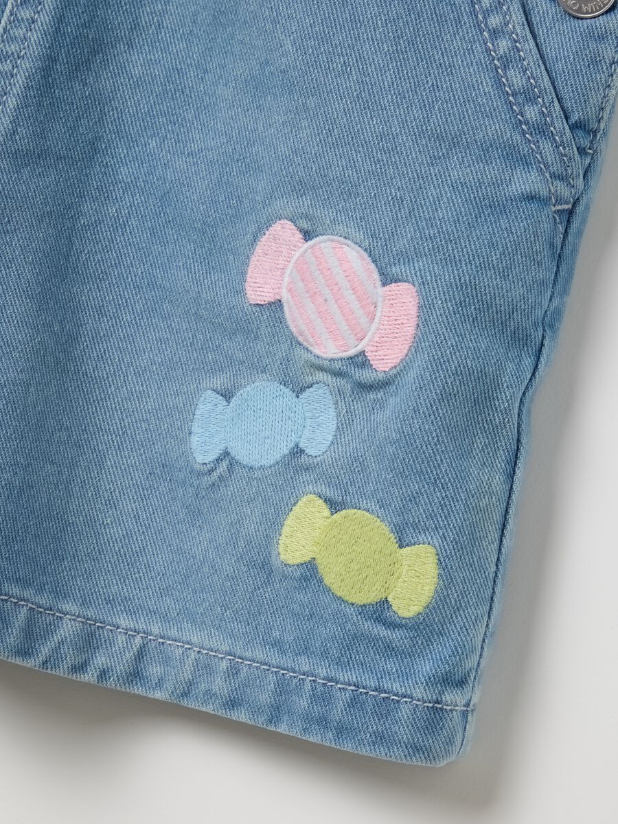 Girls’ regular fit dungaree shorts in cotton denim_3