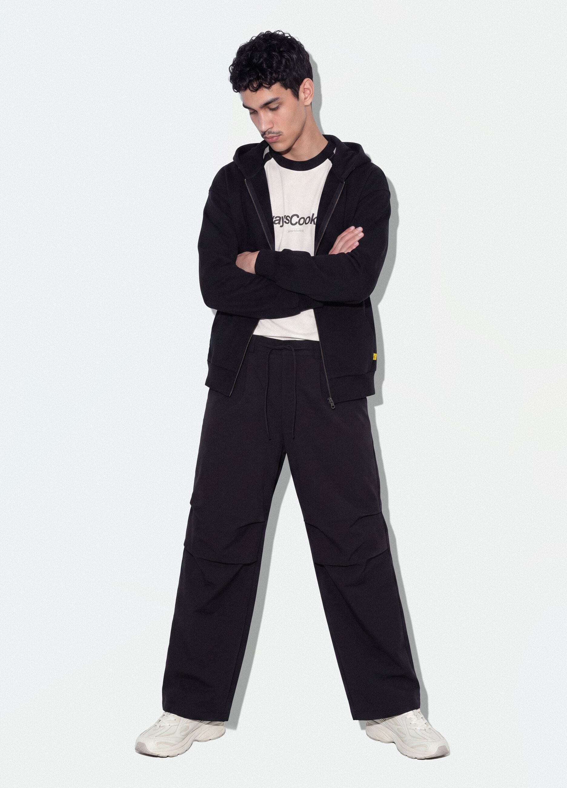Black pure cotton cropped hoodie with oversized fit