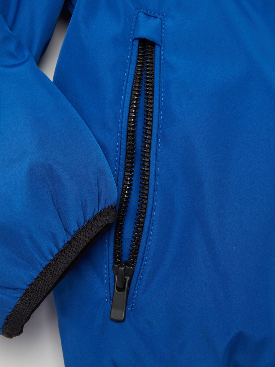 Giacca impermeabile con cappuccio_3