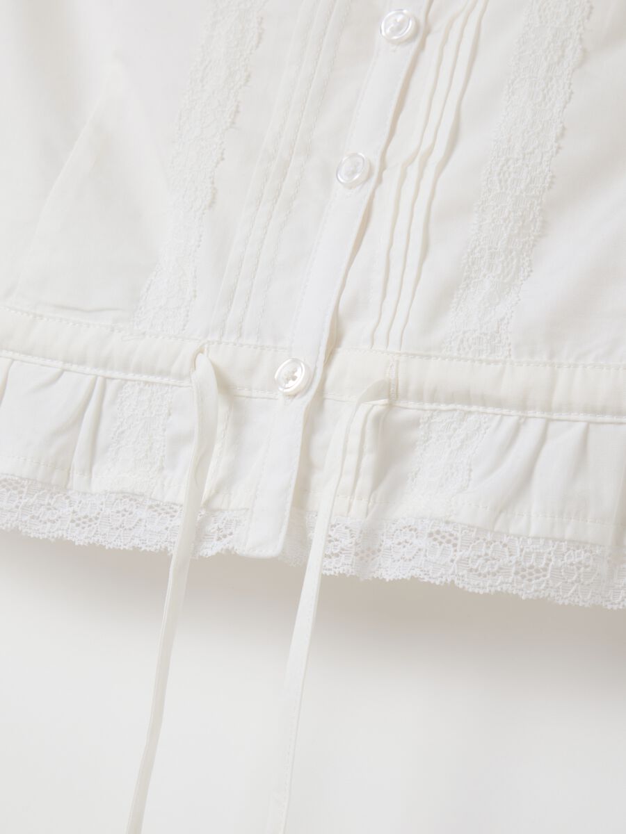 Women’s white regular-fit vest top in 100% cotton with lace detail_5