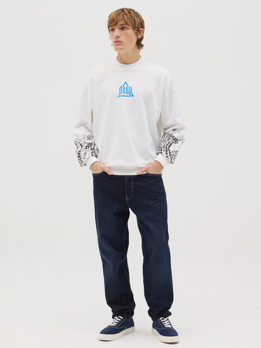 White sweatshirt with print_1