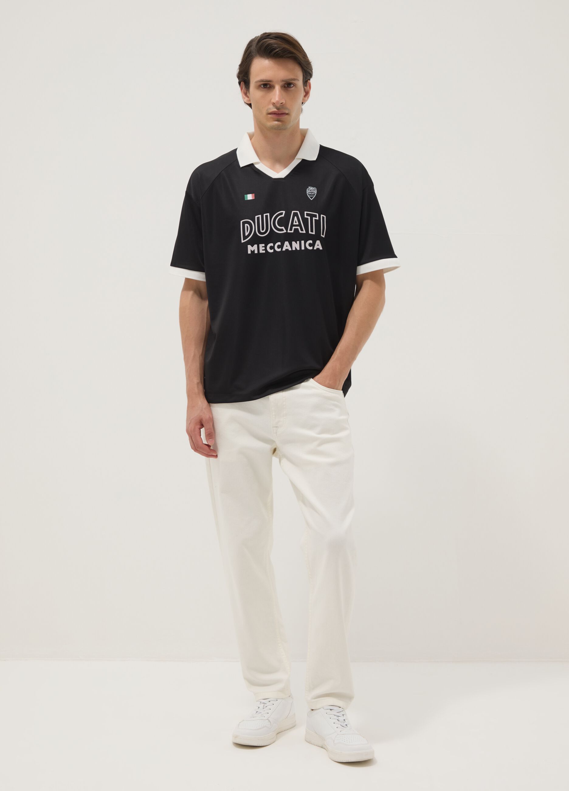 Black regular-fit T-shirt with contrast collar and Ducati lettering