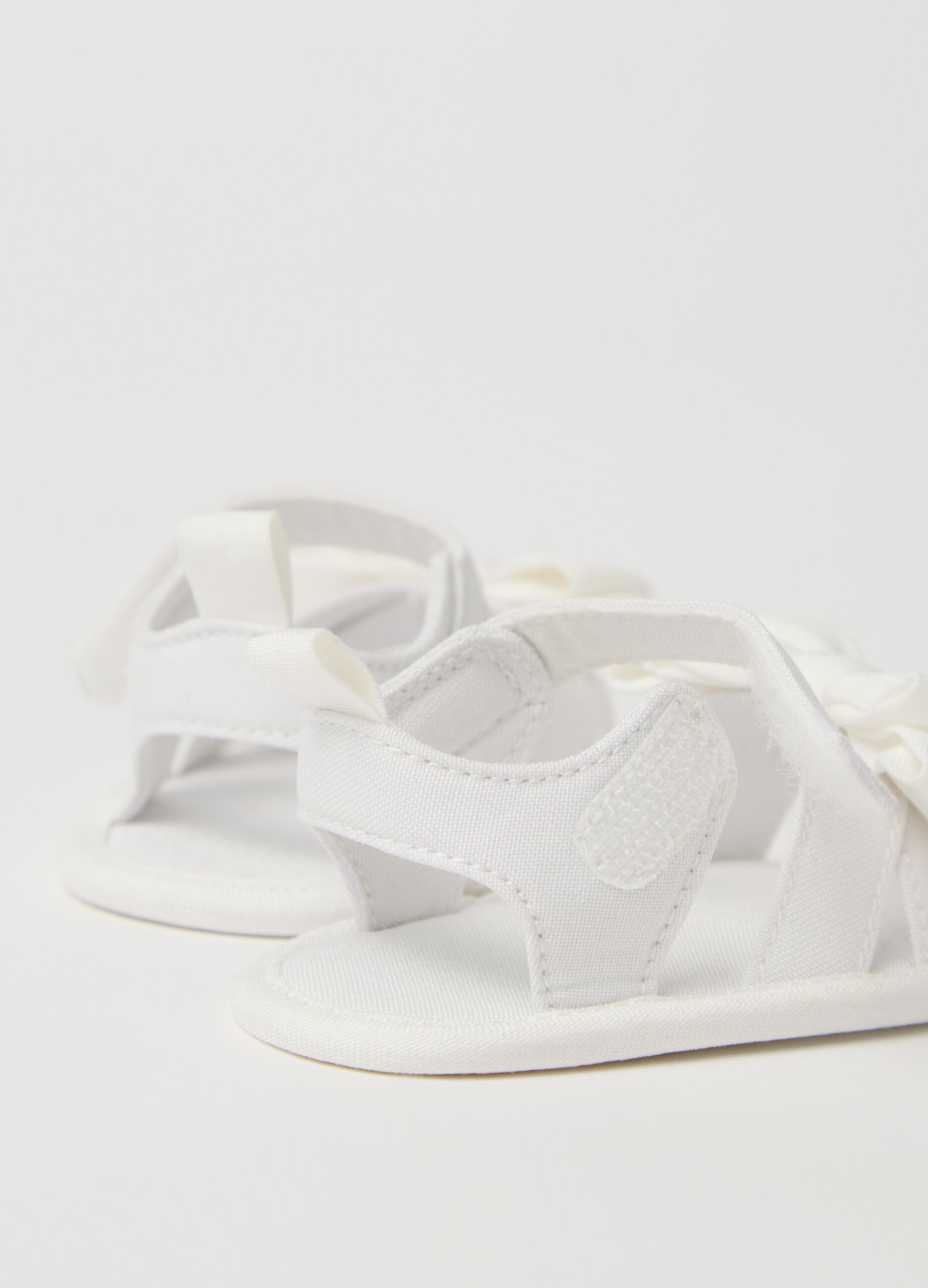 White sandals with flower