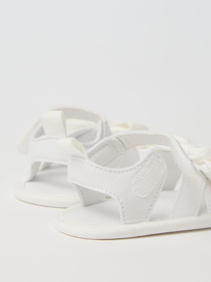 White sandals with flower_2