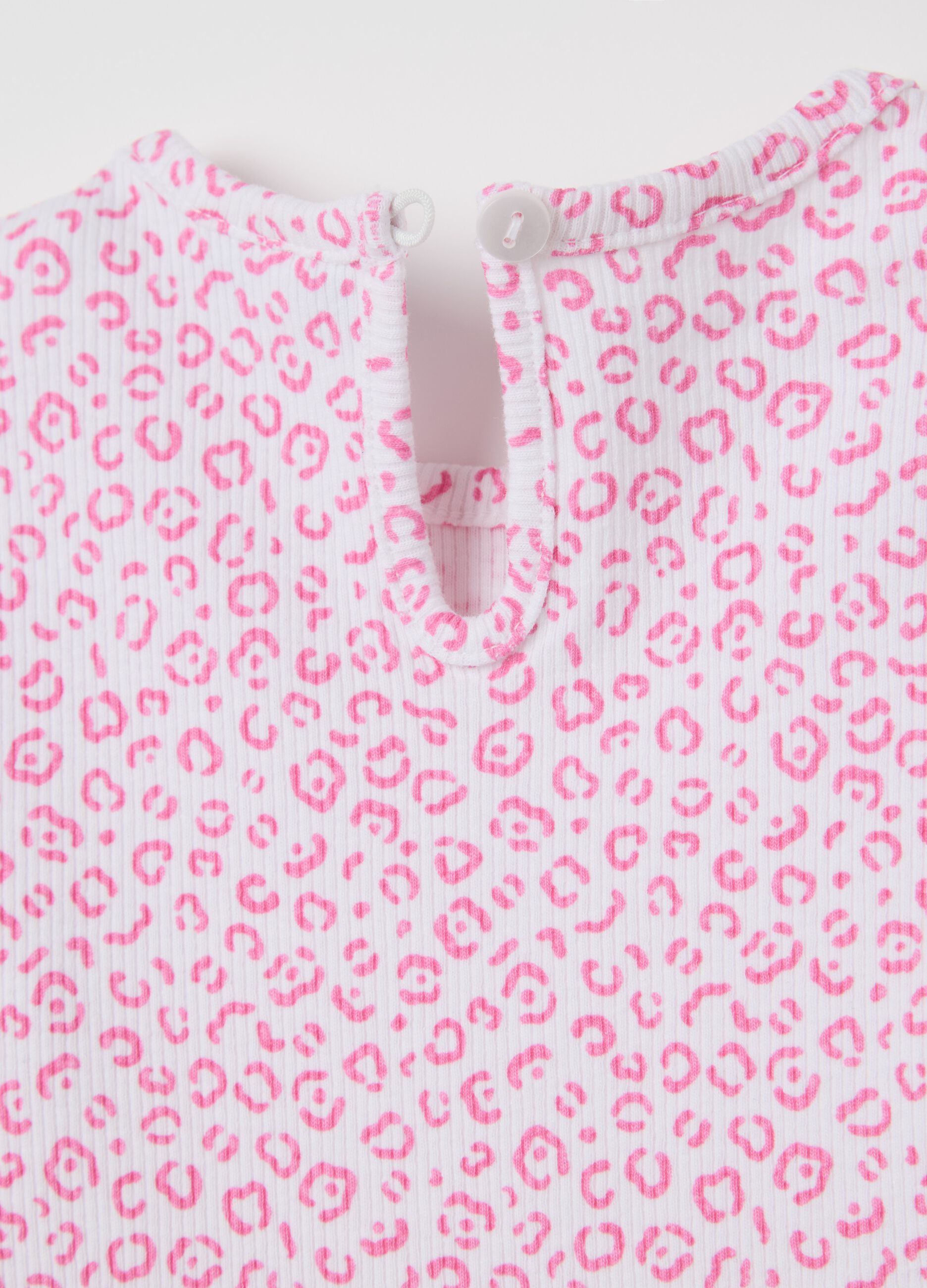 White ribbed T-shirt with animal print