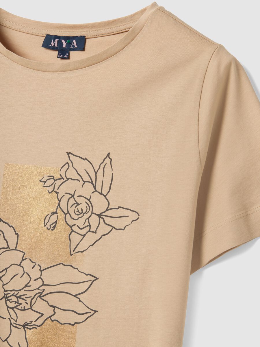 T-shirt beige a maniche corte in puro cotone con stampa regular fit_1