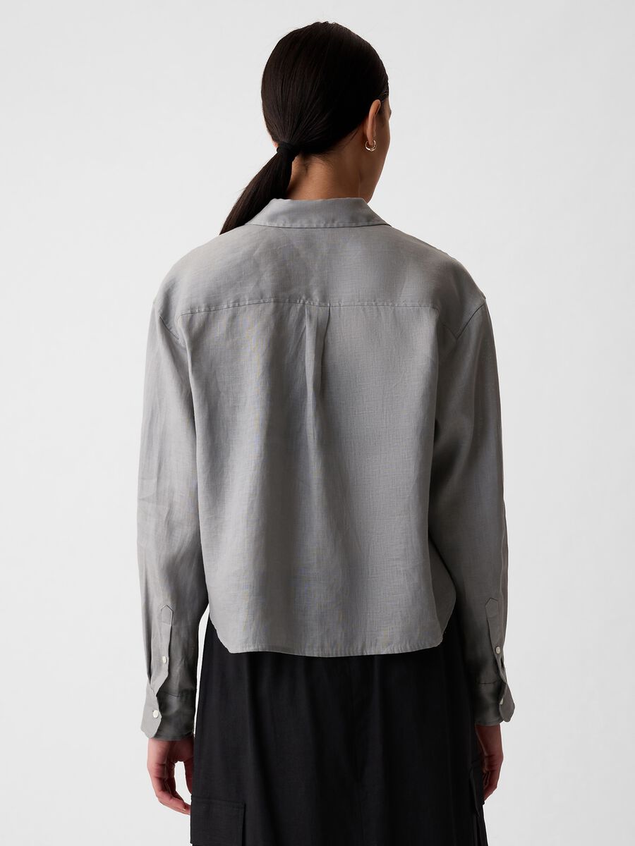 Camicia crop in lino con tasche_2