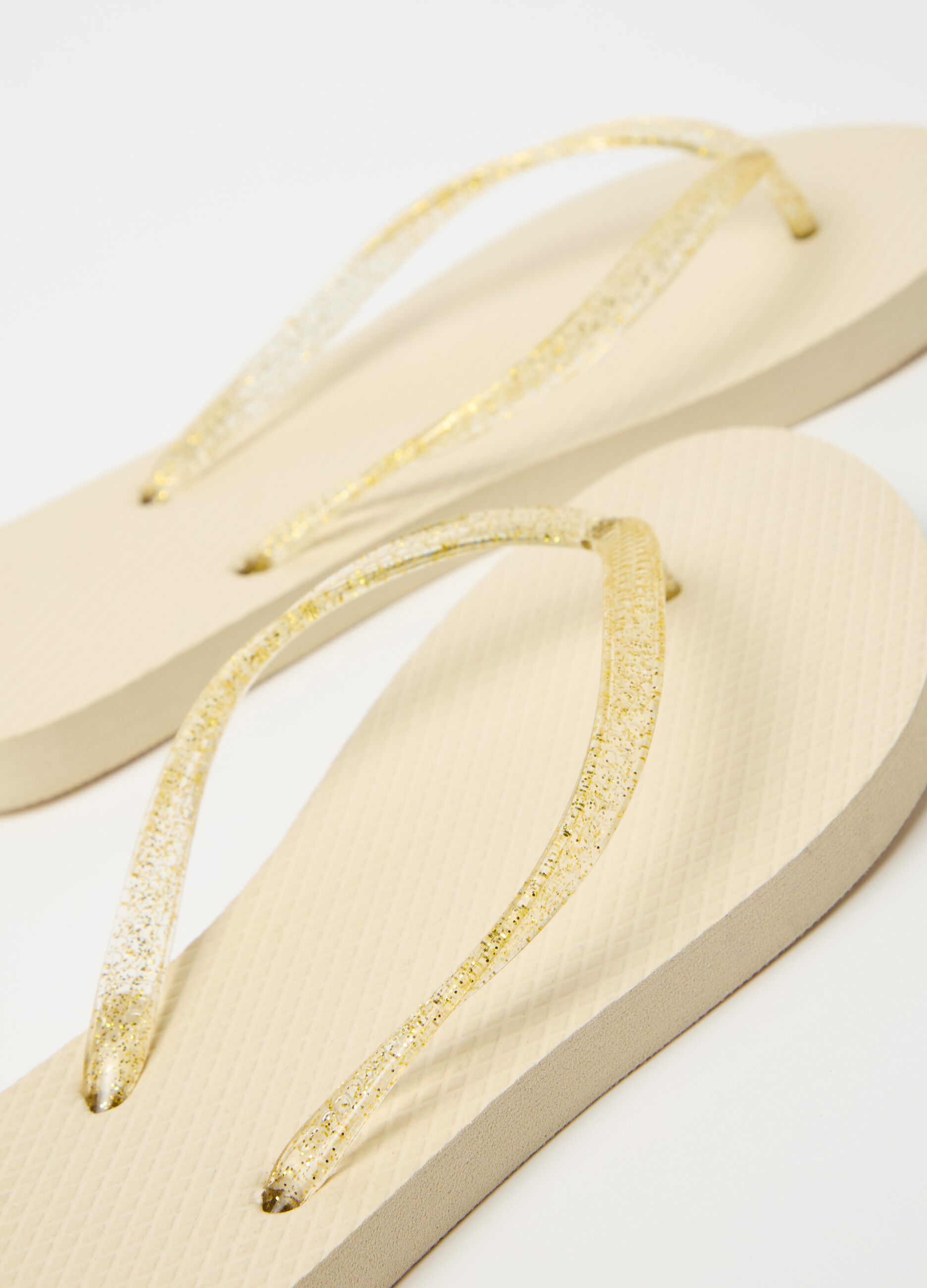 Thong sandals with glitter bands