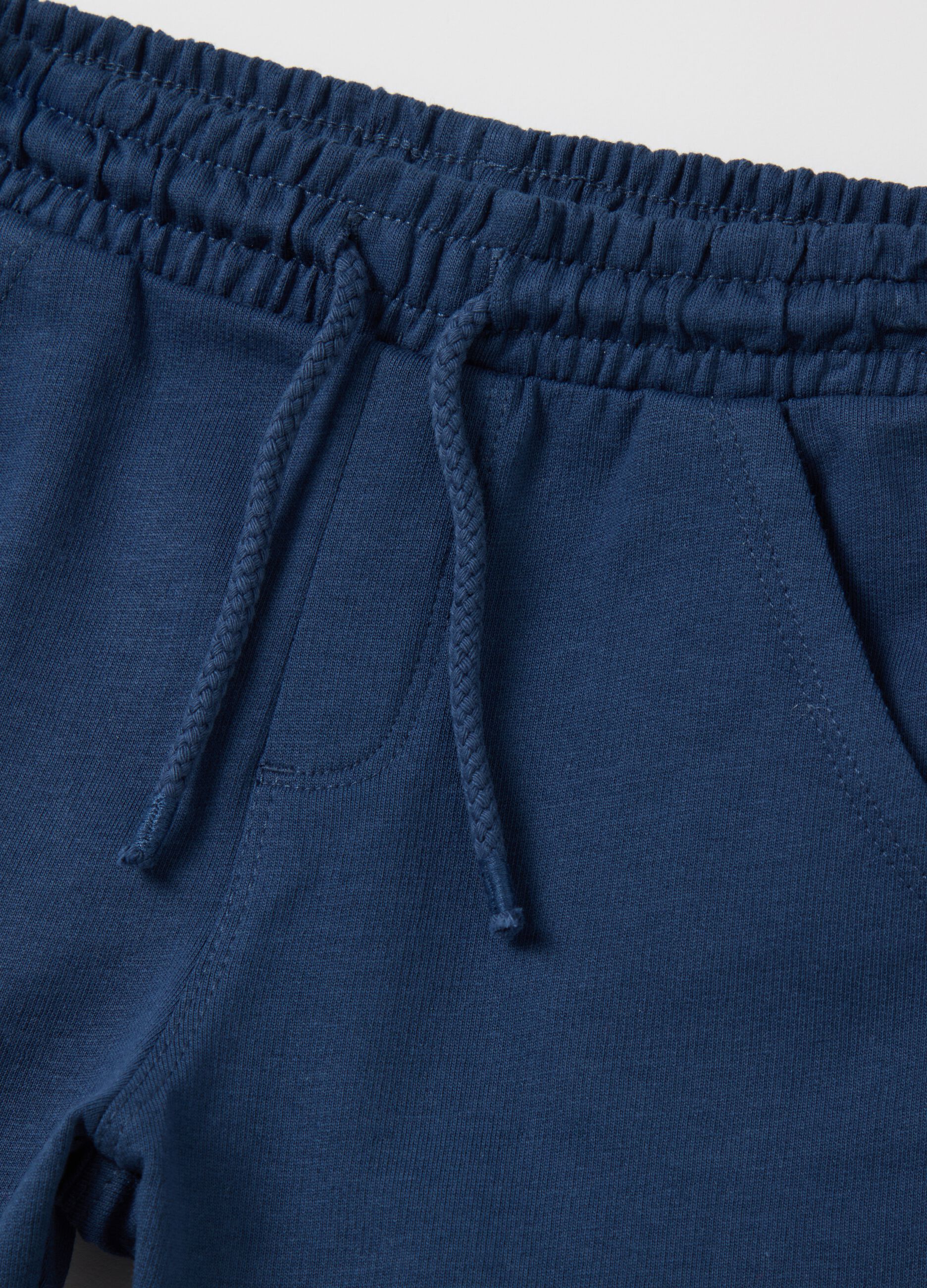 Jogging set bianco e blu in cotone con stampa gilet e papillon