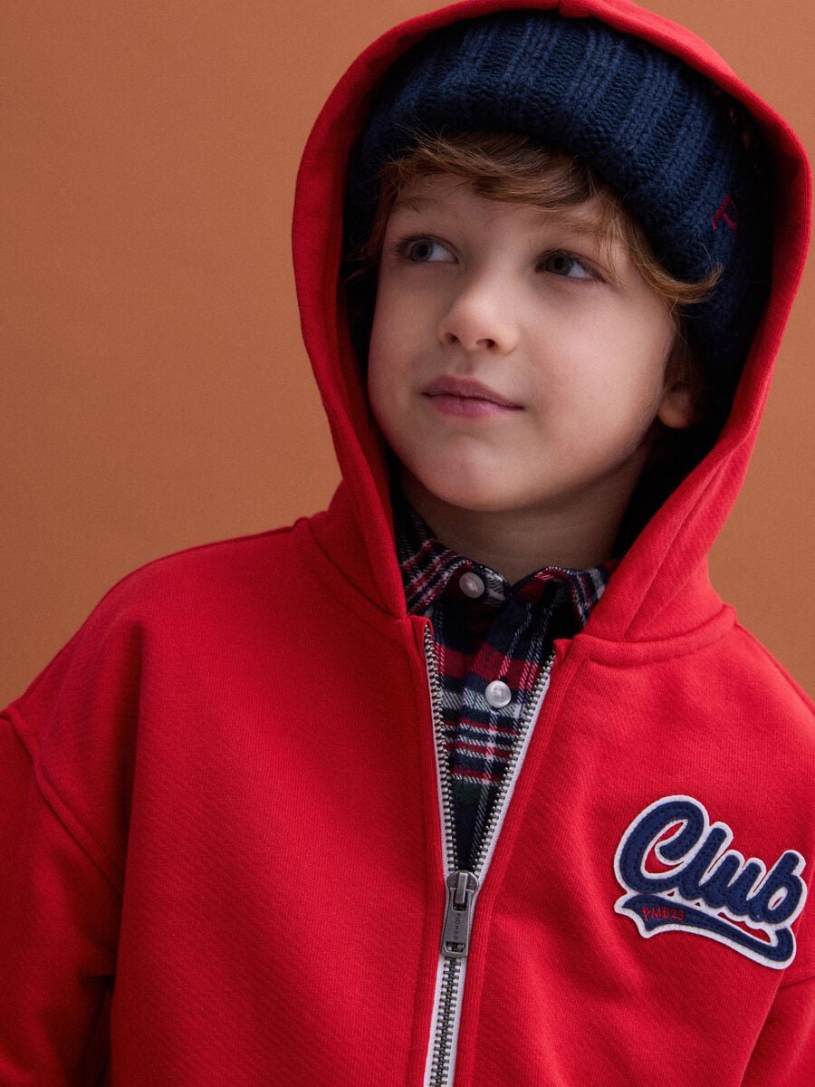 Red organic cotton hoodie with embroidered details, oversized fit, for boys_1