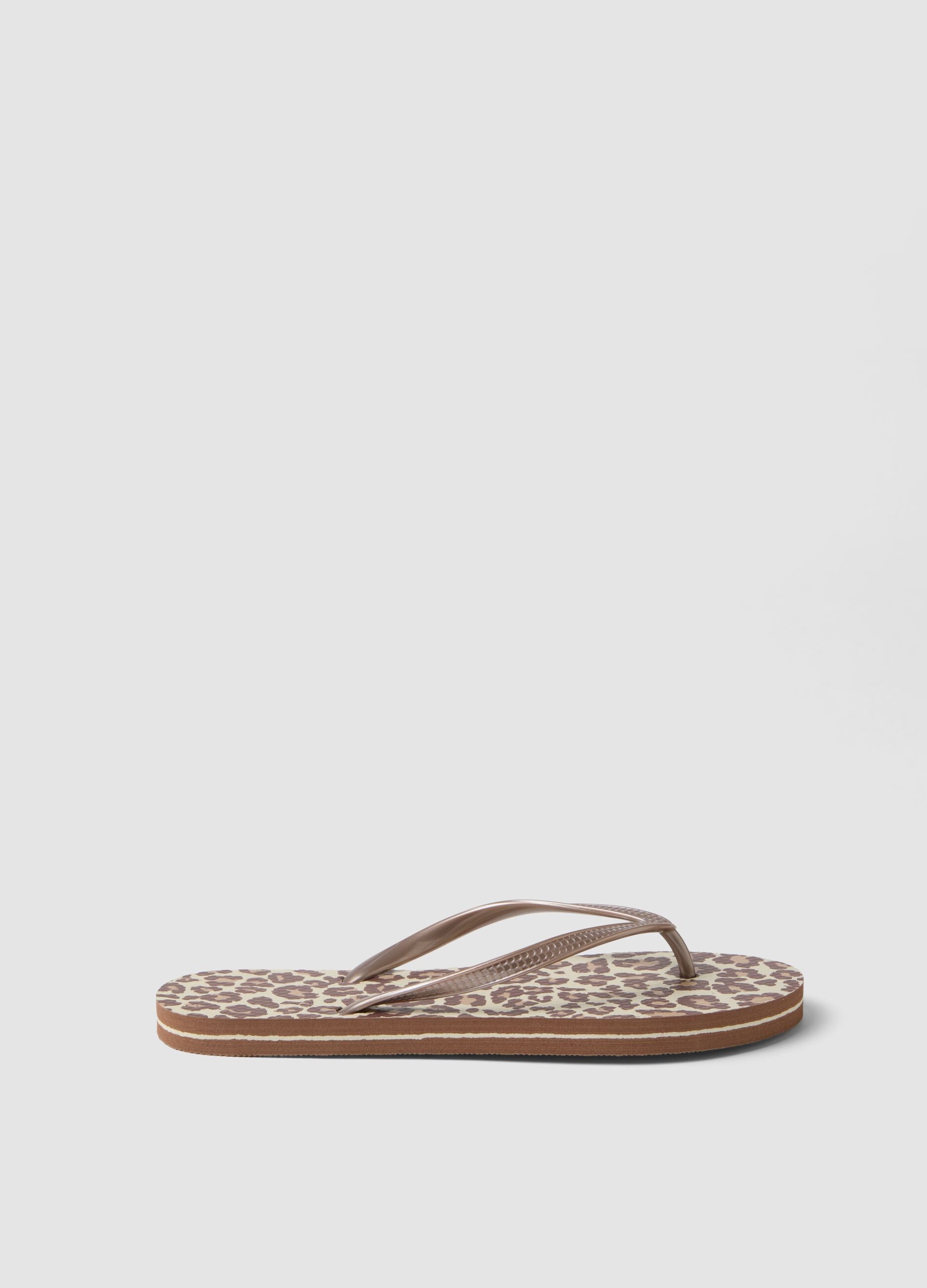 Brown leopard-print flip-flops