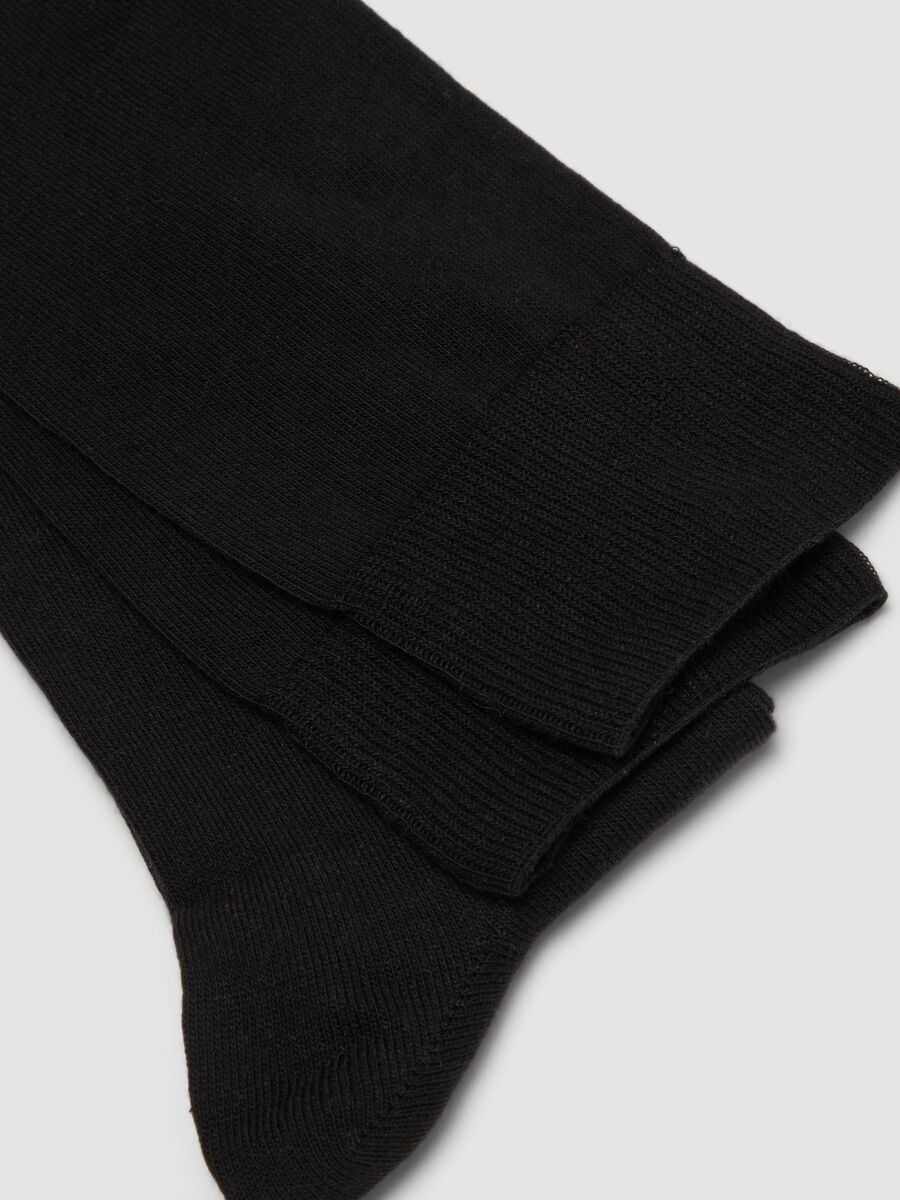 2-pack of black knee-high stretch cotton socks_1