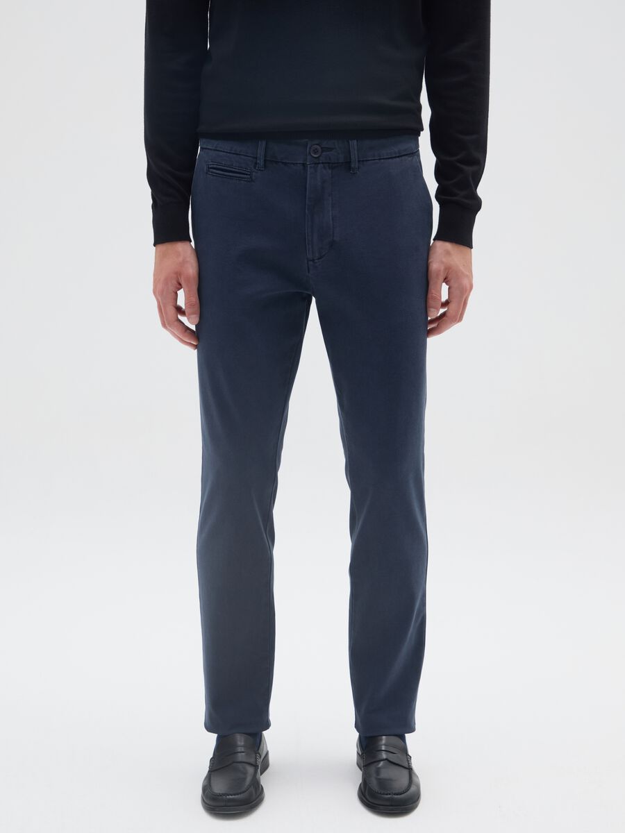 Pantaloni chino in cotone blu slim fit_1