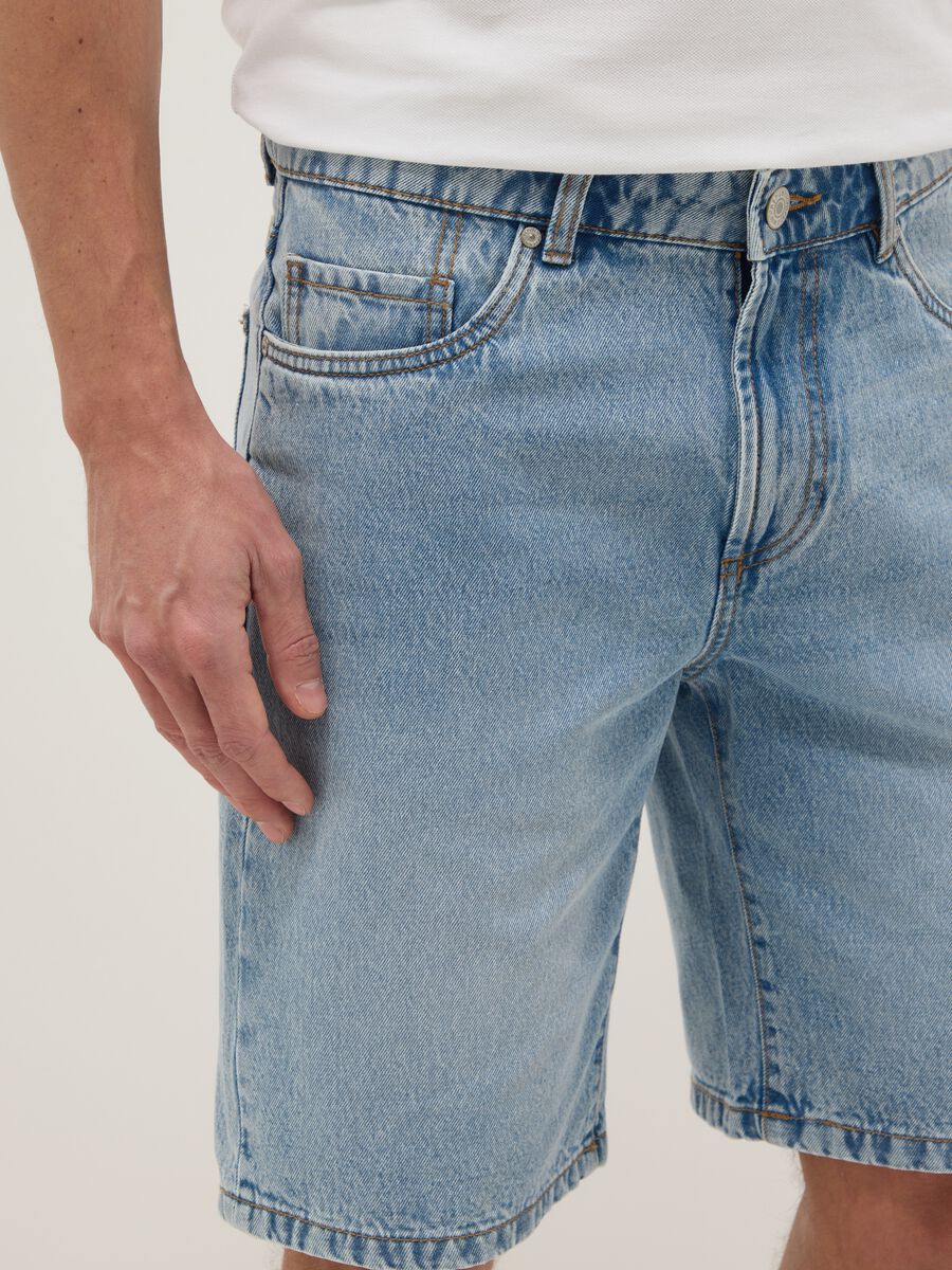 Light blue denim Bermuda shorts in pure cotton, regular fit_3