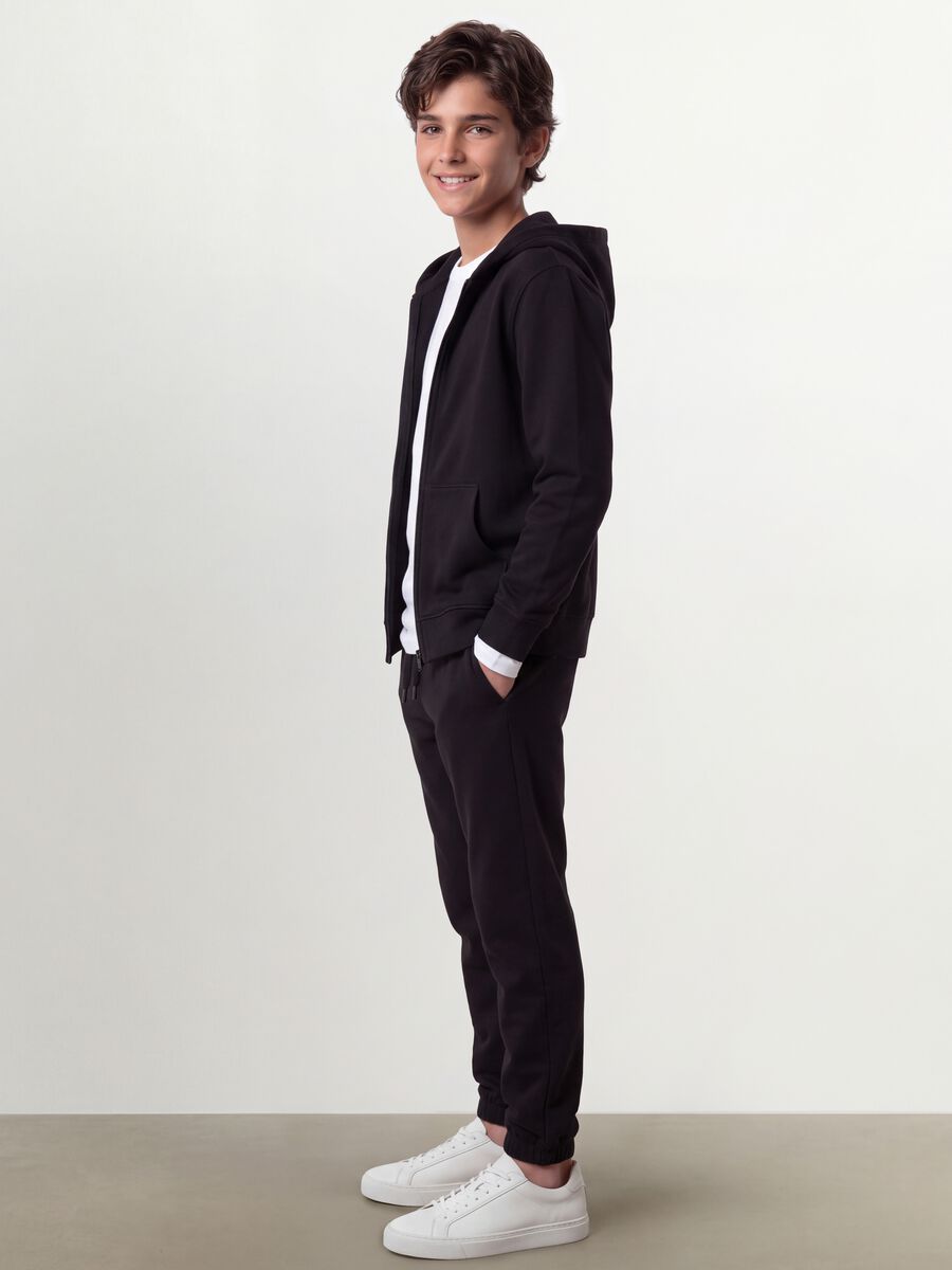 Jogger nero in puro cotone organico con coulisse per ragazzo_0