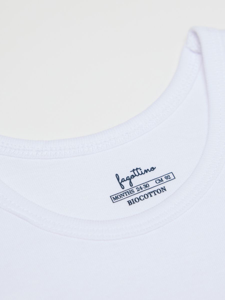 Three-pack white racerback vests in organic cotton_2