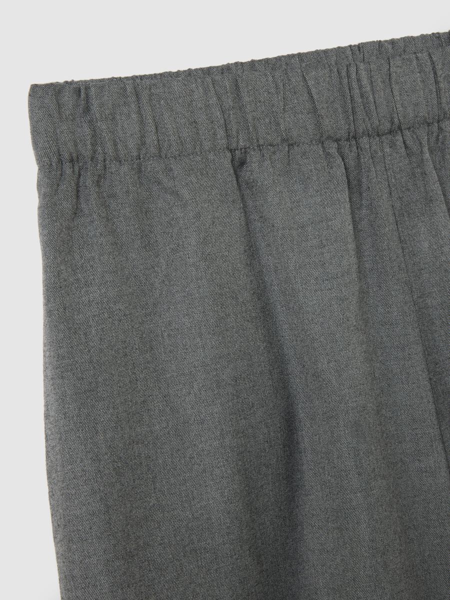 Grey wide-leg trousers with relaxed fit_1