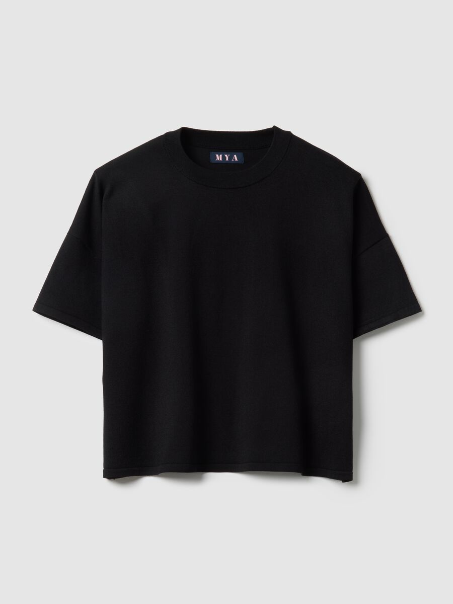 Maglia crop nera oversize fit con collo rotondo_4