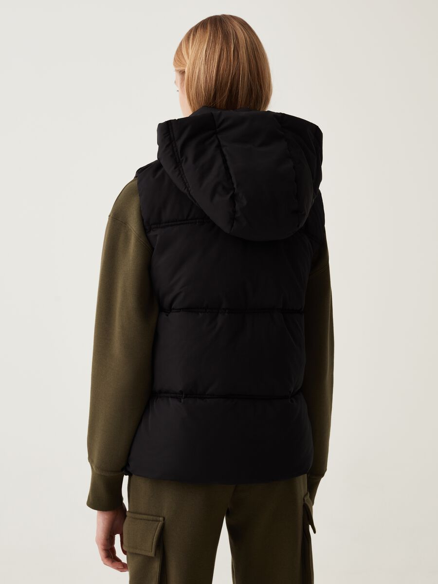 Gilet full-zip trapuntato con cappuccio_2