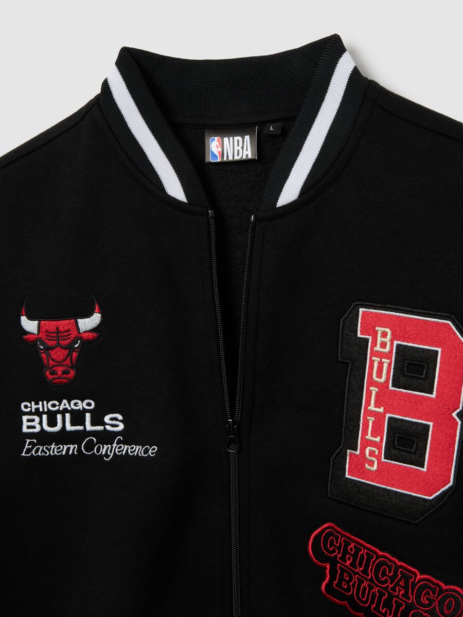 Black Chicago Bulls Jacket with Embroidered Details_5
