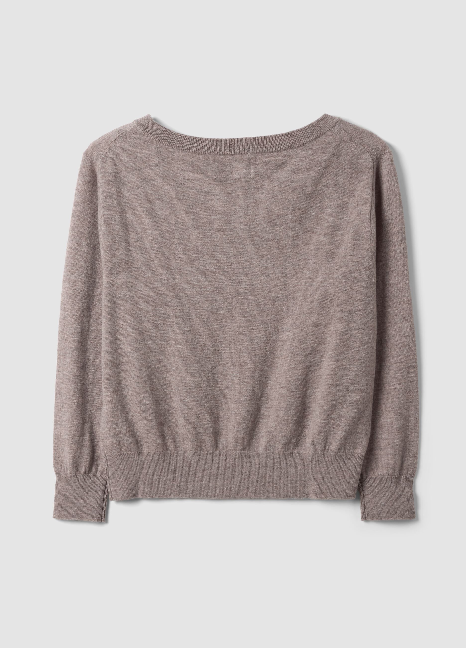 Maglia grigia in pura lana con scollo a barchetta