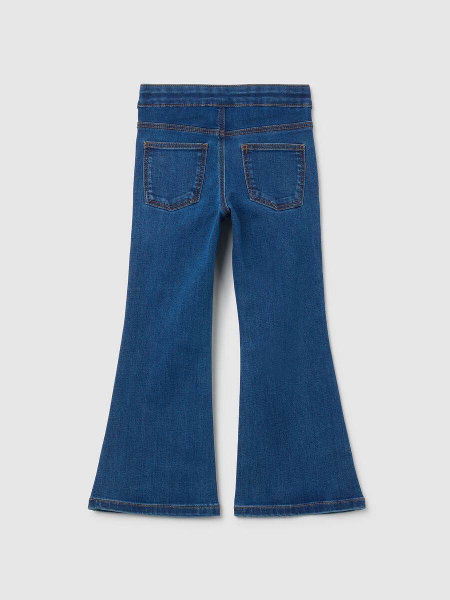Jeans da bambina in denim blu flare_1