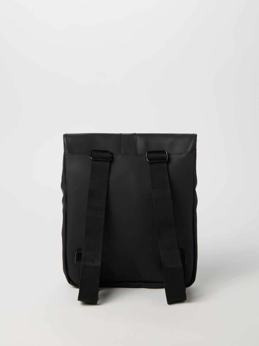 Small backpack with flap and buckle_1