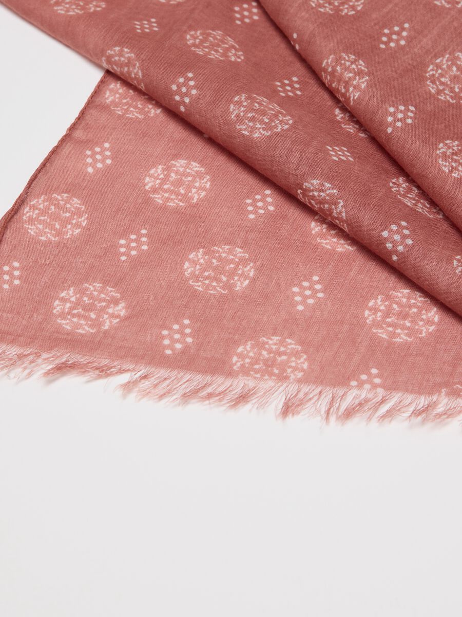 Earth-coloured cotton scarf with print_2