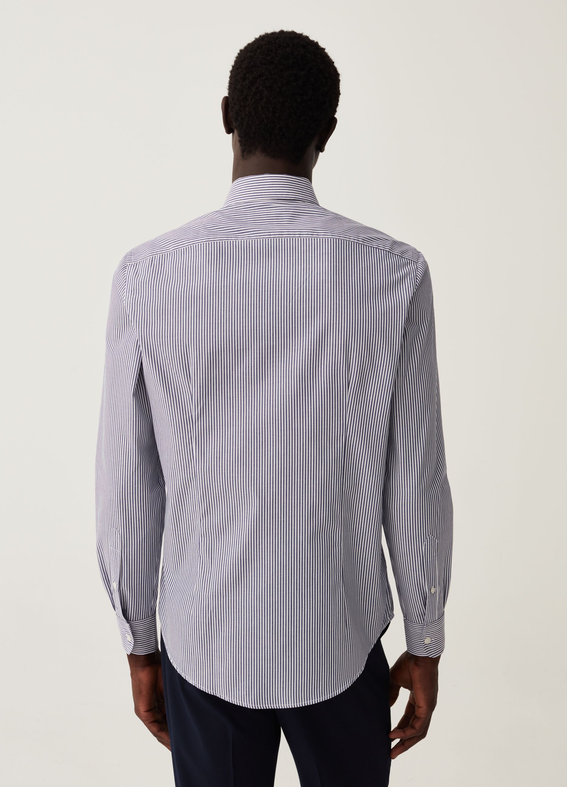 Camicia slim fit a righe sottili con tasca_2