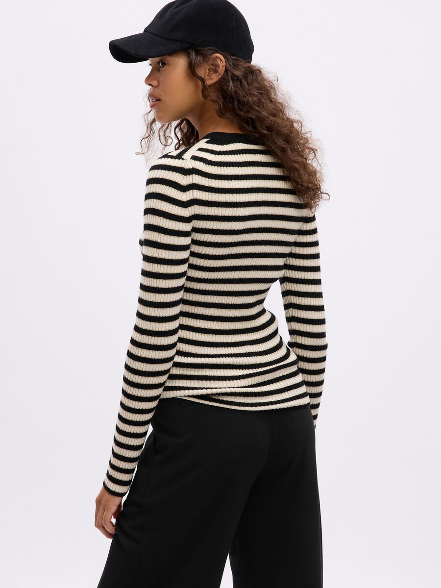 Ribbed top with striped pattern_1
