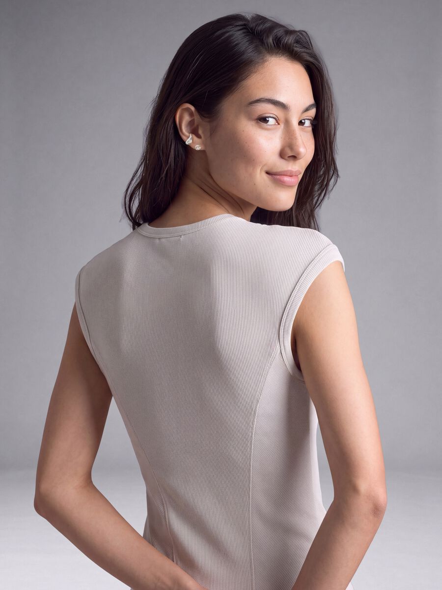 T-shirt bianca in modal elasticizzato a girocollo_4